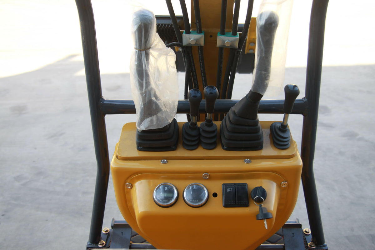 1 Ton, 13.5 HP Gasoline Engine (B&S) Mini Excavator w/ Hydraulic Thumb & Side Swing Boom | AGT-DM12-C