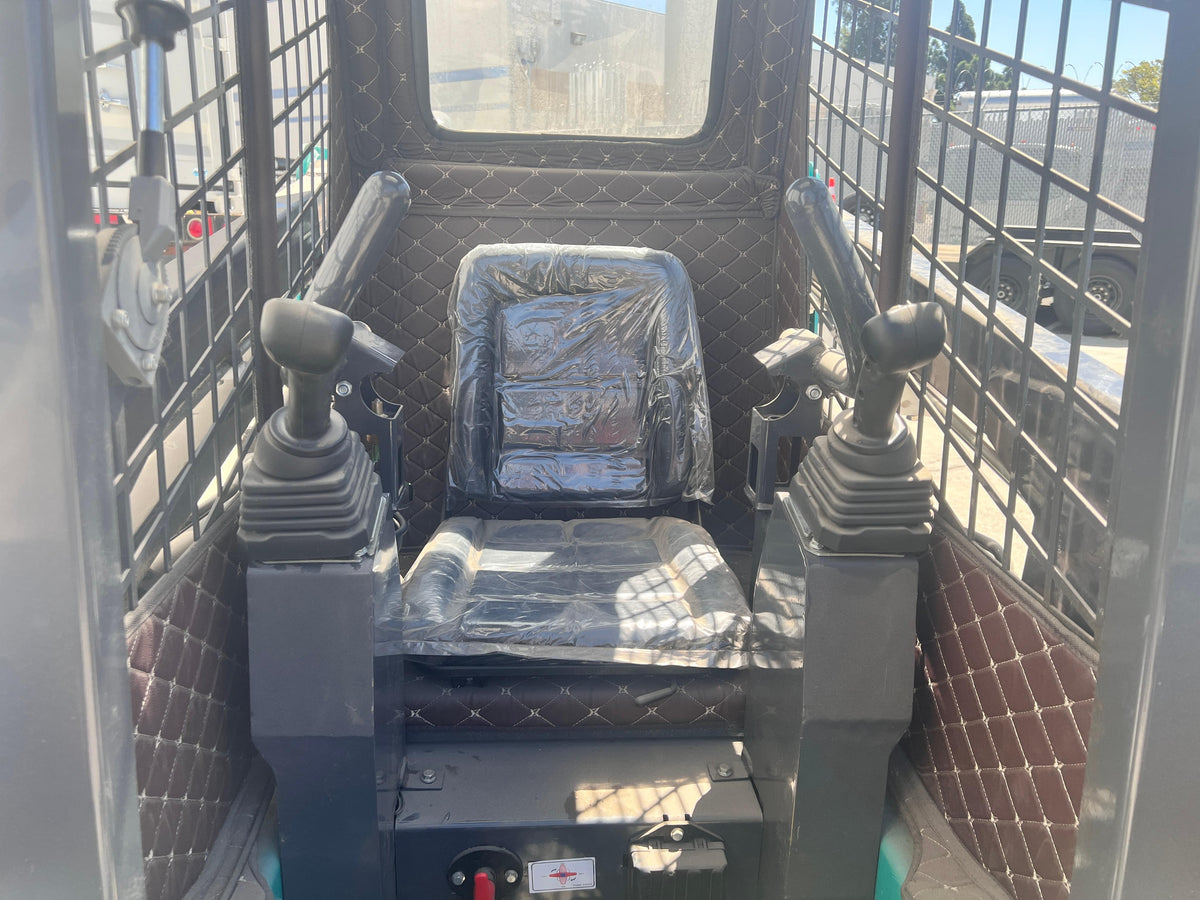 1.4 Ton, Open Cabin Skid Steer W/ Kubota Diesel Engine | TK35